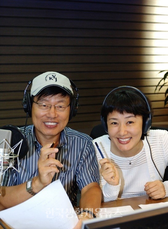33년 만에 프로그램 '싱글벙글쇼'에서 하차하는 강석, 김혜영