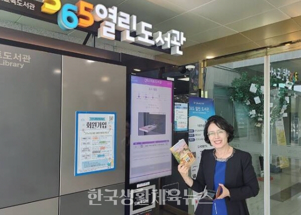 경기도김포교육지원청은 청사 1층 현관 '스마트도서관'을 설치, 운영하고 있다