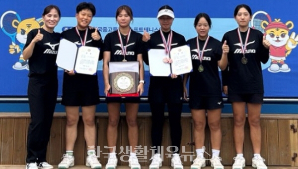 2023년도 전국 남녀 중고교 소프트테니스 추계연맹전에서 금 1개와 동 1개를 획득한 광주 서진여고 소프트테니스팀.